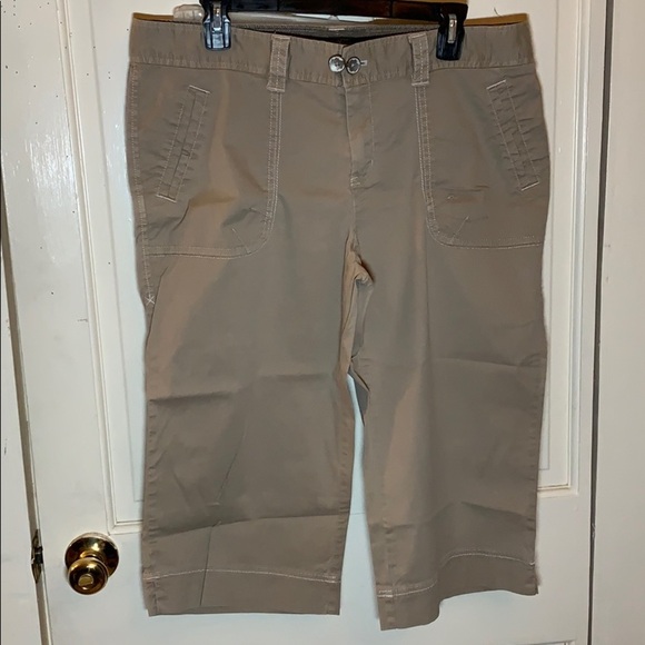 Women’s Eddie Bauer tan/Khaki Capri size 14 - Picture 2 of 7